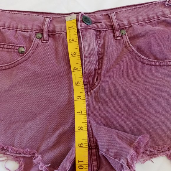 Free People Cut off 'Shark Bite' Denim Shorts in Washed out burgundy size 28 - Picture 5 of 8